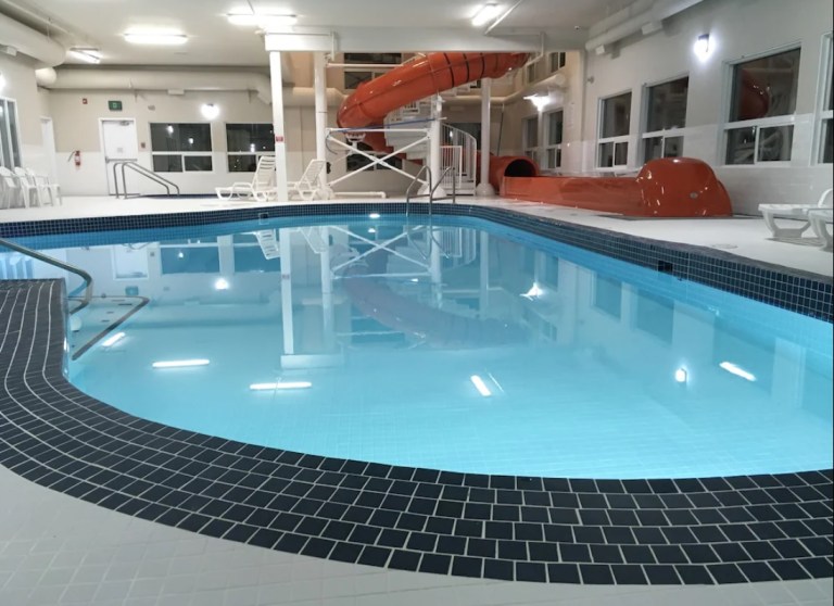 Super 8 Pool 768x558