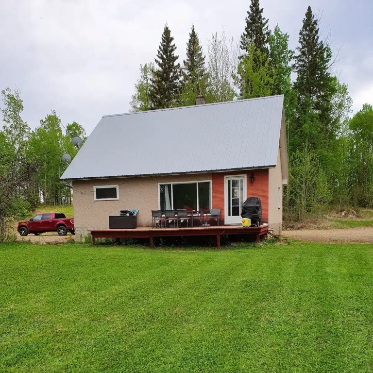 baptiste lake cabin e1713906179798 768x768